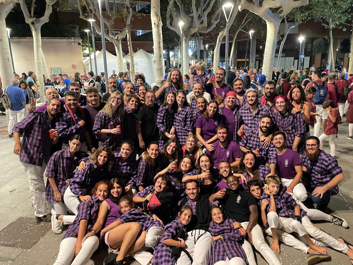 CastellersAdroc's tweet image. Avui a Esplugues del Llobregat, tot descarregat! Un plaer compartir plaça amb @Cargolins i @capgiratscdv , moltes gràcies per l'acollida i l'ajuda a pinyes!!

2 p4
3d6
4d6
3d6a
p5
p4