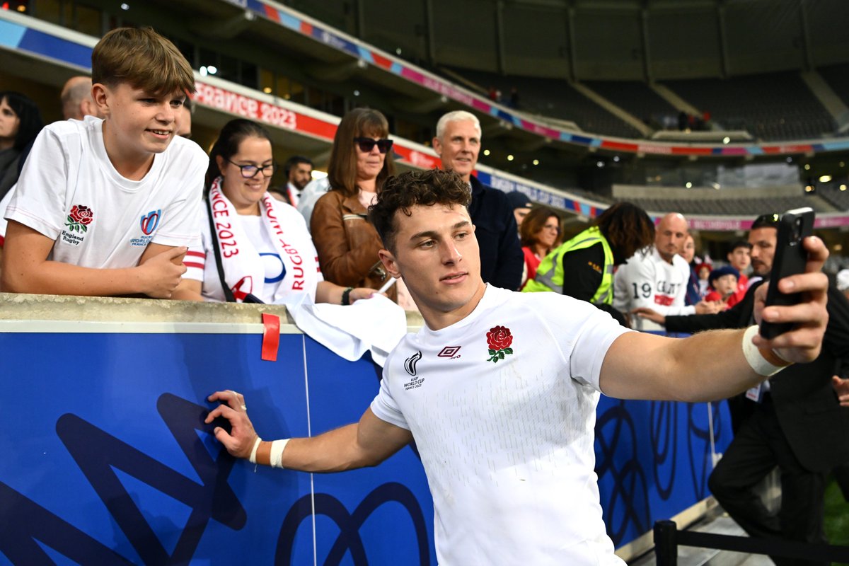 Our supporters 🌹❤️

#ENGvCHI | #RWC2023