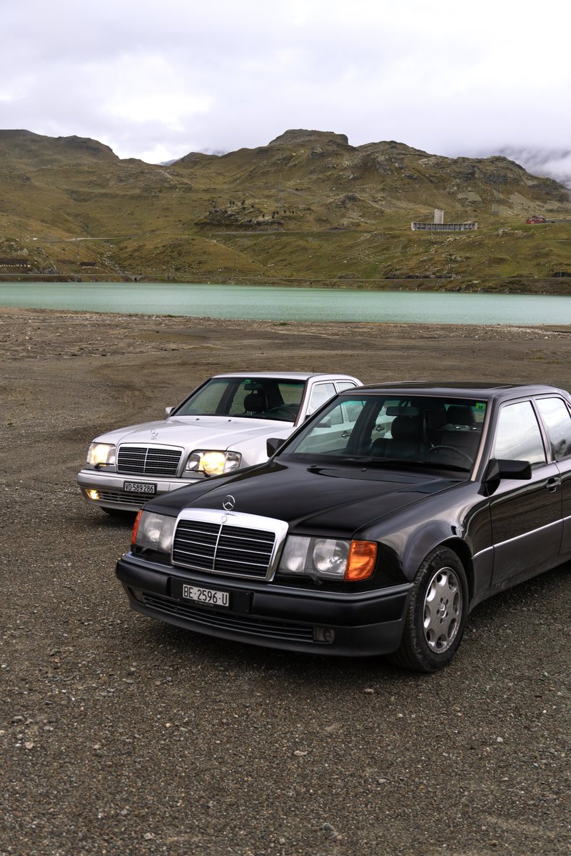 LaMontre18's tweet photo. Lorsque deux Mercedes-Benz 500E se rencontrent dans les Alpes Suisses 🏔 https://t.co/bg2hsKoASD