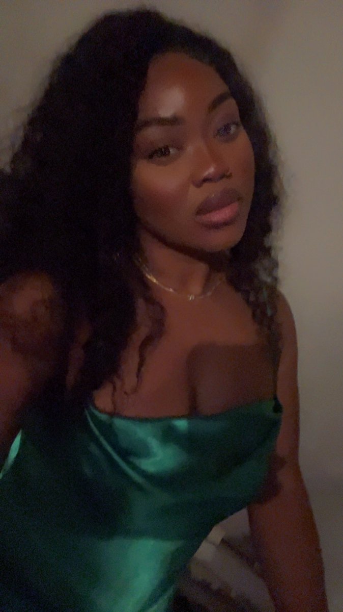 Flaw_LessBeauty's tweet photo. Where the grass is always greener 💚 https://t.co/7aNpYMpRbk