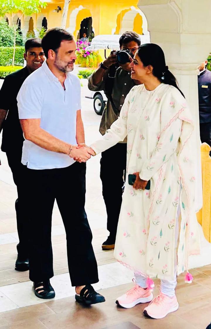 OsianRispal's tweet photo. दबंग नेतृत्व। 
 Osian Ka man saman 
@DivyaMaderna 
@OsianKiDivya https://t.co/vxmsYOuAzD