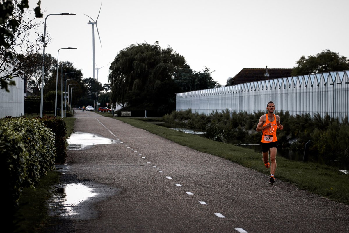 kophorst's tweet photo. Winnaar #rijkzwaan loop, #atletiek in het @westland tussen de #kassen https://t.co/ywJf2aqj5o