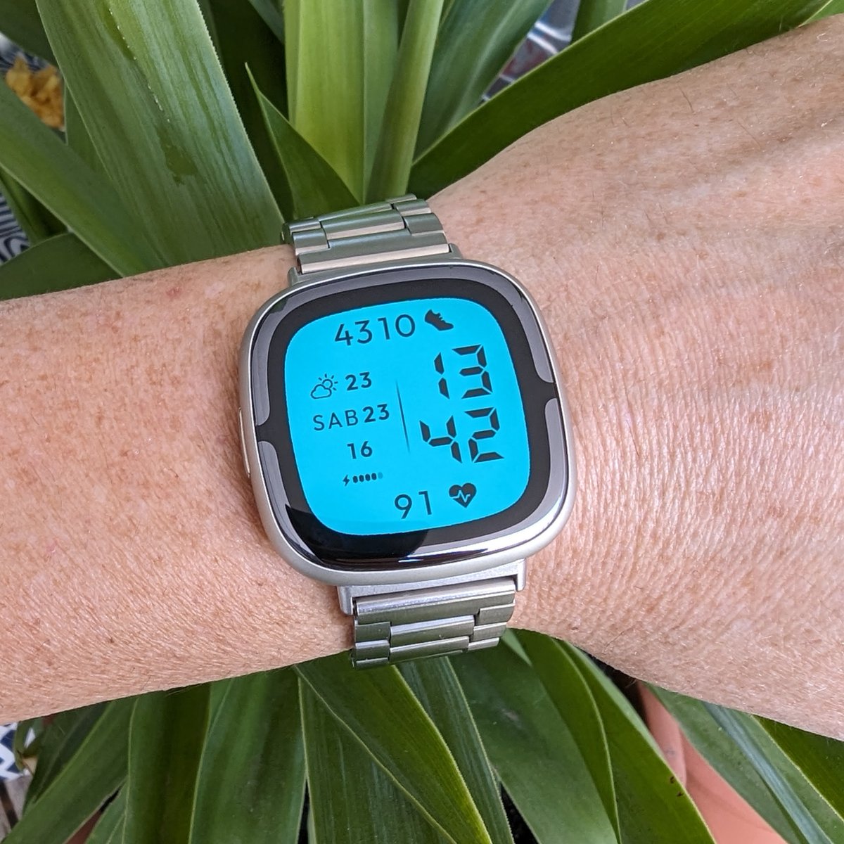 dp_faces's tweet photo. New cool J (Cool Join) clock face for Fitbit Versa 3, Versa 4, Sense, Sense 2

- Mode Always On Display
- Many customization options from the watch itself

Install: https://t.co/7exUwktTay

#fitbit #versa4 #sense2 #fitbitversa4 #fitbitsense2 #made4fitbit https://t.co/hMIpVbxbNi