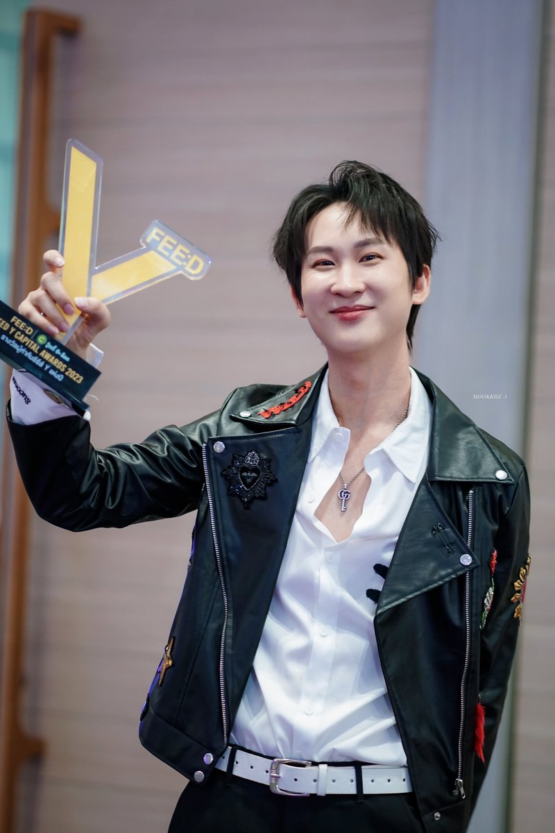 mookkpim's tweet image. ยินดีด้วยนะคะ ☺️🎉✨️
@aloneww
#aloneww 
#FEEDYCAPITAL2nd 
#FeedYCapital2nd
#FEEDYCapitalAwards2023