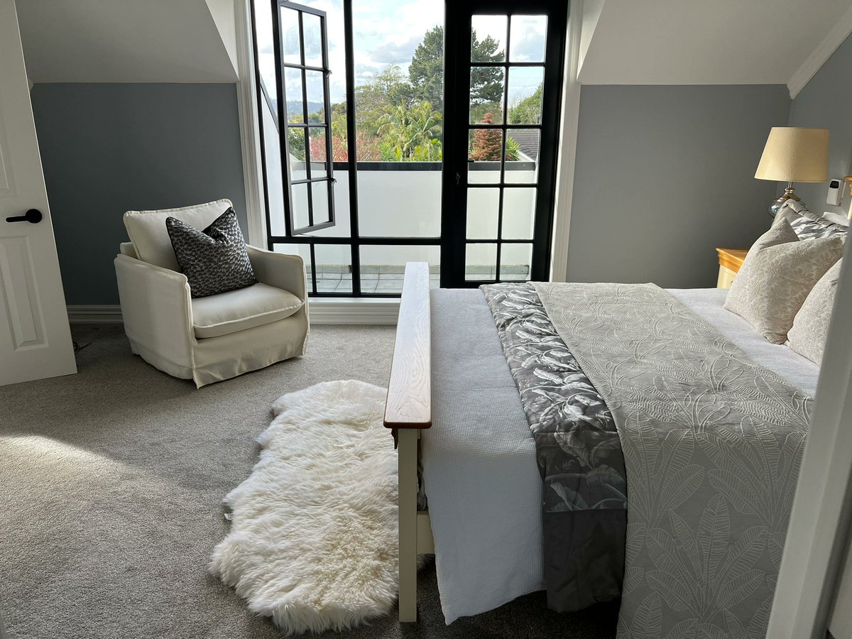 Breathtakingly beautiful soft furnishings designs in Newtown Village, homeowners are copying their homework! #A photo of the senior sense If you need to decorate or design your home, please contact me! #Auckland homestaging #soft furnishing design