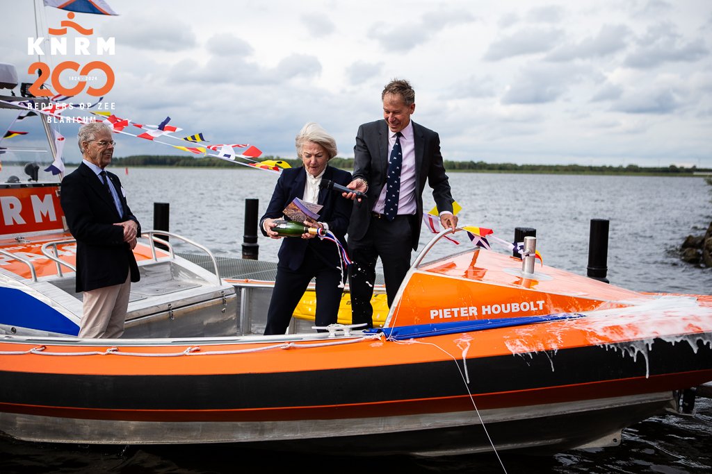 Nieuwe reddingboot voor KNRM-Blaricum gedoopt - KNRM: knrm.nl/nieuws/knrm-re…