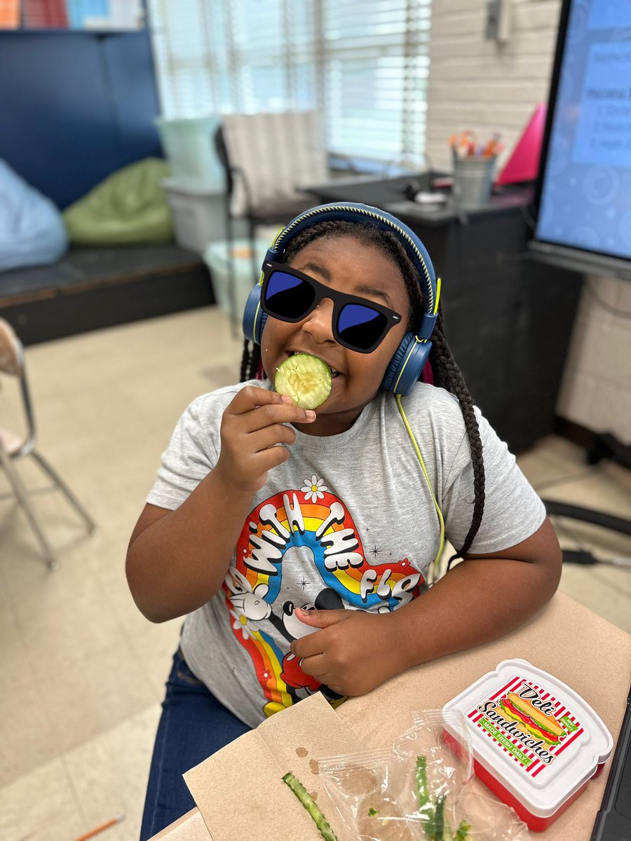 MsWhisnant6's tweet photo. 4th grade loved trying our fresh cucumber during our first “Fresh Fruits and Vegetables” snack!! 🥒💚🥰 #BobcatsPride #CCSStrong @PrincipalJWSE @SeabrookBobcats @CumberlandCoSch @BStan720 https://t.co/Dl57YC2CWi