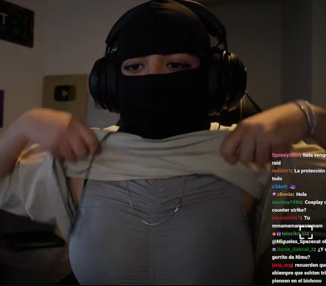 JosPablon's tweet photo. @NimuVt Creo que sí quieres llamar la atención enseñado tus enormes tetas en la foto, mejor usa escote y muevelas un poco más, para que suban tus views (un pequeño consejo para que no nos aburras tanto) https://t.co/rjCoN6feE4