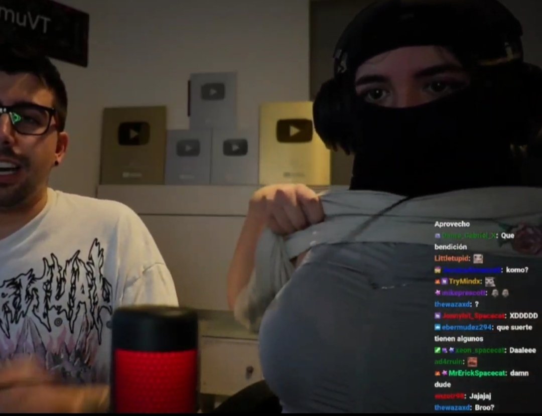 JosPablon's tweet photo. @NimuVt Creo que sí quieres llamar la atención enseñado tus enormes tetas en la foto, mejor usa escote y muevelas un poco más, para que suban tus views (un pequeño consejo para que no nos aburras tanto) https://t.co/rjCoN6feE4