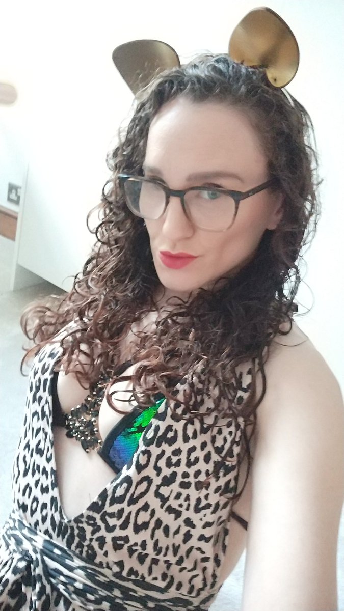 TanyaLWS's tweet image. Off to The Temple of Eros for some #playfighting co-organised by @openrelating . Hope to see some of you there for a tussle!