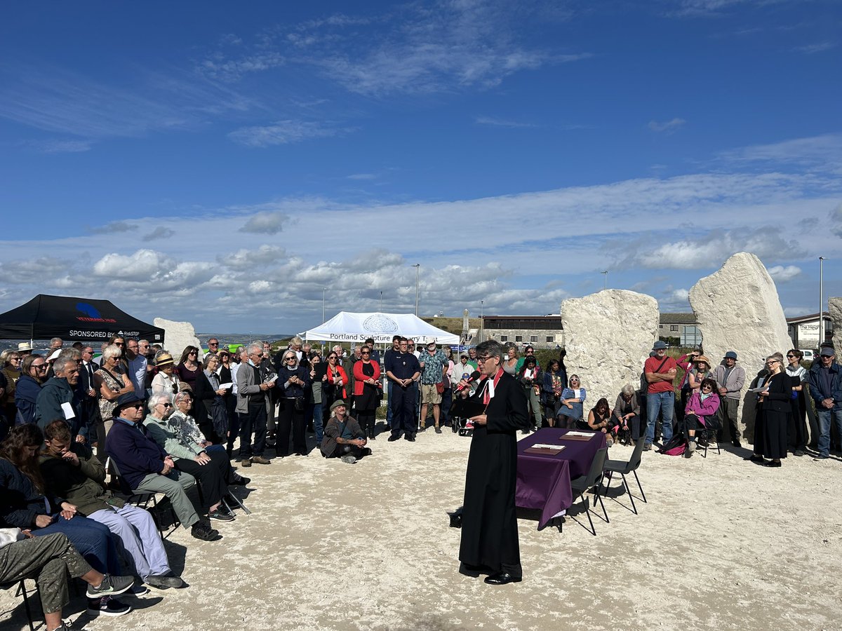 CaptAliClack's tweet image. A pleasure to represent @DefenceHQ at Portland Sculpture and Quarry Trust signing of AFC and unveiling of Wren’s Stone by Dean of @StPaulsLondon
@CoMasons
@StoneWorkSpace
@WRFCA
@LovePortlandUK