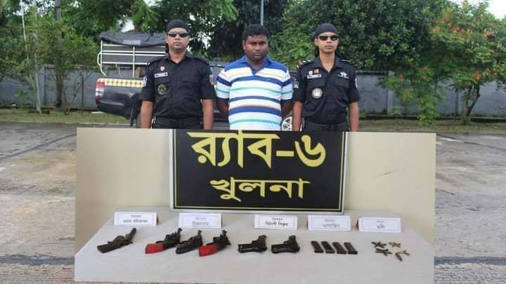 সীমান্তের দক্ষিণ-পশ্চিম অঞ্চলের চোরাচালানী গডফাদার নাসির গ্রেফতার