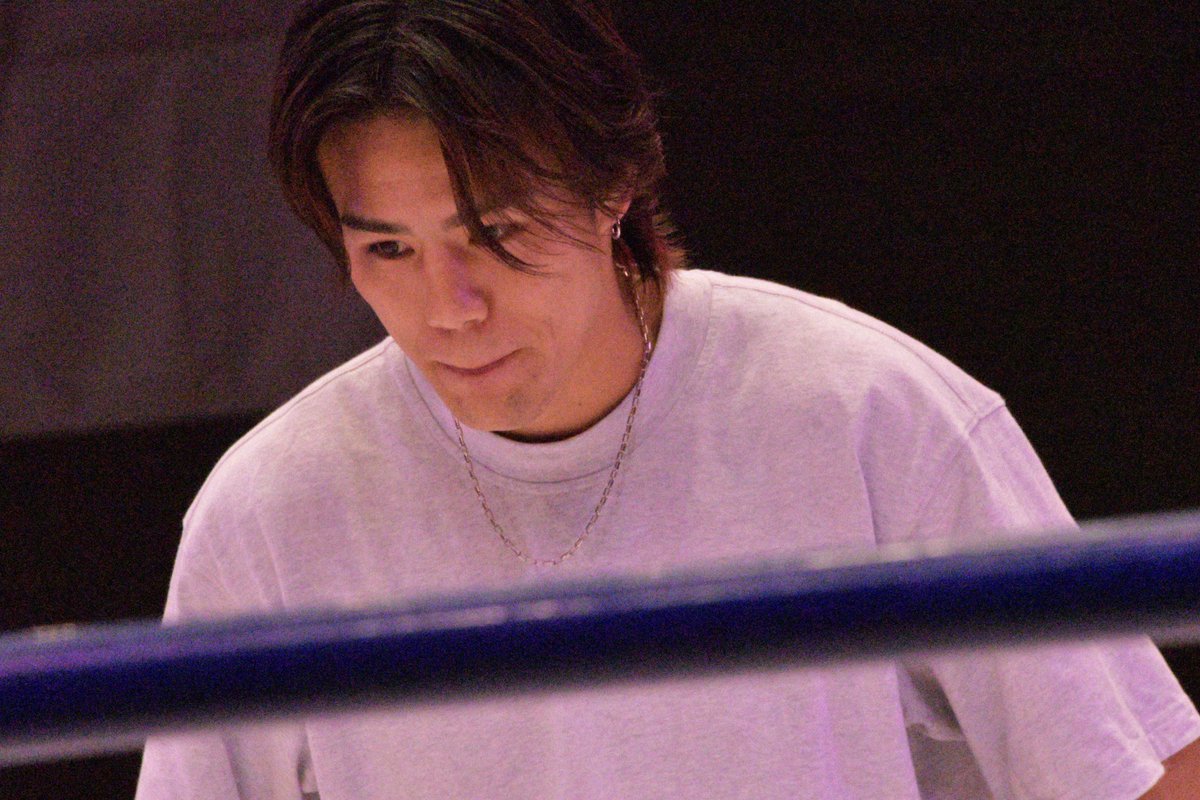 Executioner893's tweet photo. 休憩時間の前に海人選手(TEAM-F.O.D-)が登場。8/19 #GLORY87 オランダ大会の結果報告後、11/14 SB後楽園ホール大会への出場が発表。GLORYライト級の5位にランクインした海人選手。令和5年の総決算大会でどんなカードが決定するのか楽しみです👉
#shootboxing https://t.co/yItilGtct1