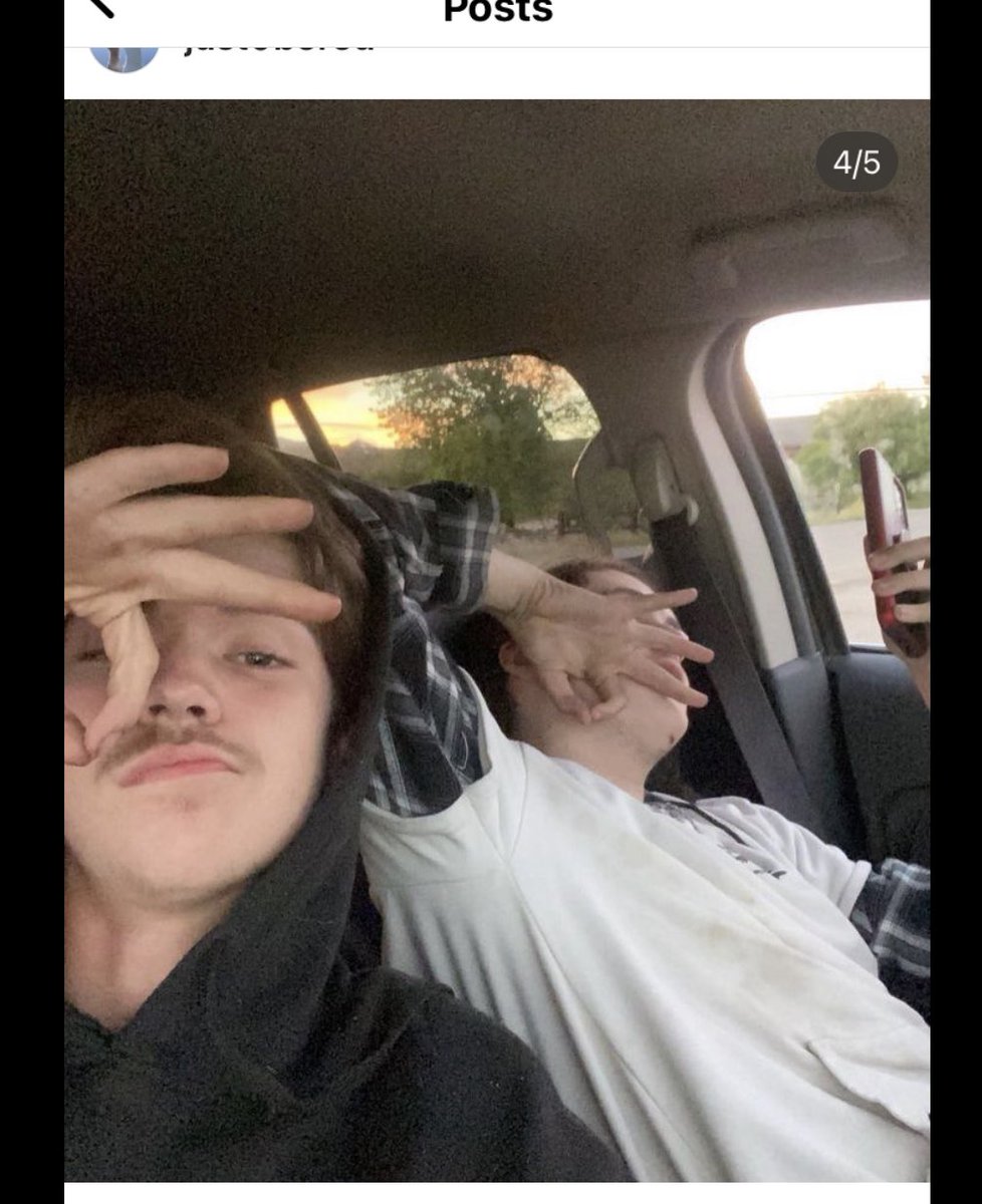 ArtemisBSG's tweet photo. @RonFilipkowski This 👇is her oldest Tyler(on the left) - new daddy to her grandson born in April to a 14/15 yo 😉 Yes, he looks stoned and is flashing the white power sign 🤷‍♀️ https://t.co/eWrrK13VmQ
