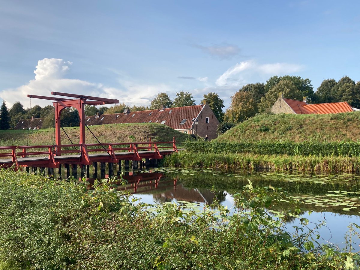 HofsteeWiep's tweet photo. Na 40 km terug in Bourtange. Niet rechtstreeks naar de finish, nee, we pakken nog even alle ophaalbruggen van de vestiging mee.  #todn2023 https://t.co/IANtDMIA6C