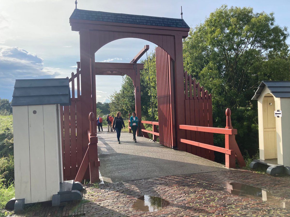 HofsteeWiep's tweet photo. Na 40 km terug in Bourtange. Niet rechtstreeks naar de finish, nee, we pakken nog even alle ophaalbruggen van de vestiging mee.  #todn2023 https://t.co/IANtDMIA6C