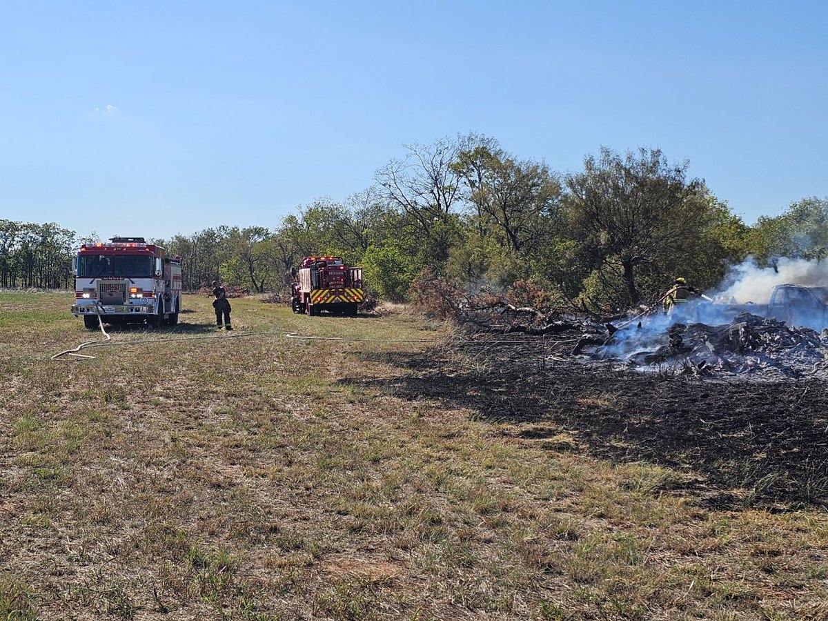 Your Wichita West Firefighters assisted the Iowa Park Volunteer Fire Department on a vehicle fire, which spread into a grassfire, in the 700 block of FM-367. The fire was contained to less than one acre. 

#wwvfd #wichitawestfire #bestinthewest