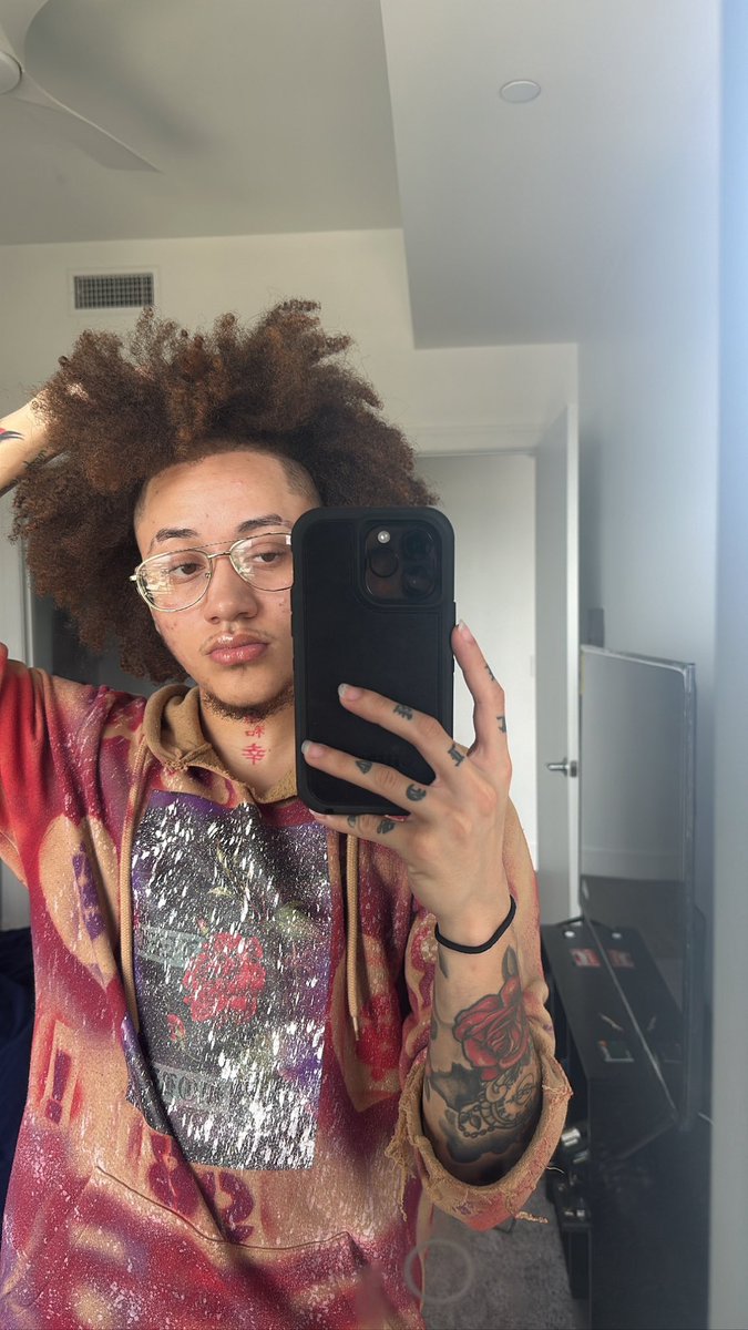 Hair up or messy 👀