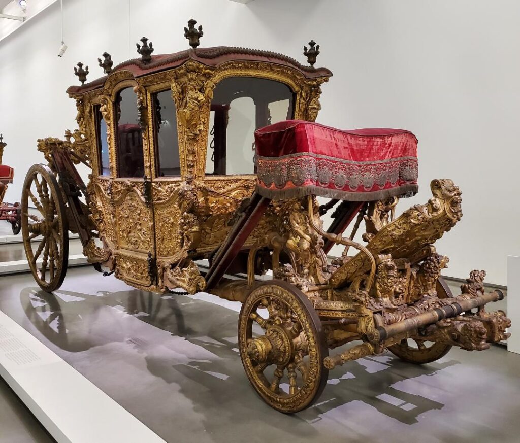 NumberOneLondon's tweet photo. Join me for a photo tour of Lisbon's National Coach Museum, with the largest collection in Europe - 17th to 19th century carriages, sedan chairs, mail coaches, even prisoner transport - https://t.co/aUJDODkPJ2 https://t.co/Cwt4daYdoD