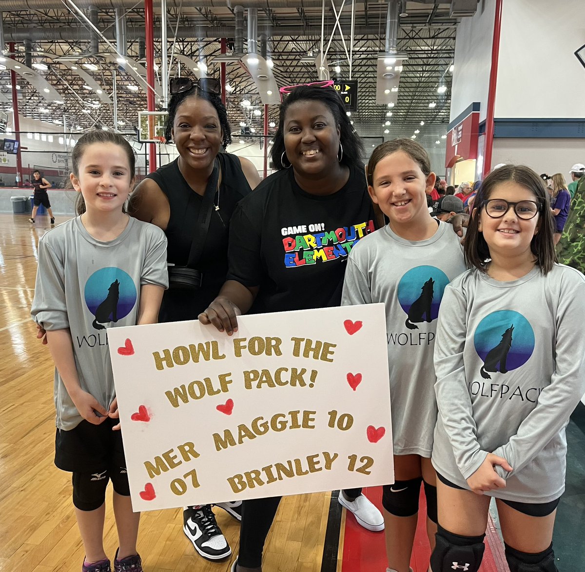 DmeElemRisd's tweet photo. What a sweet surprise for these 3rd grade girls as their teacher Ms. Georges attended their volleyball game this weekend. #gameondme #levelupdme https://t.co/Q3zfZfShTg