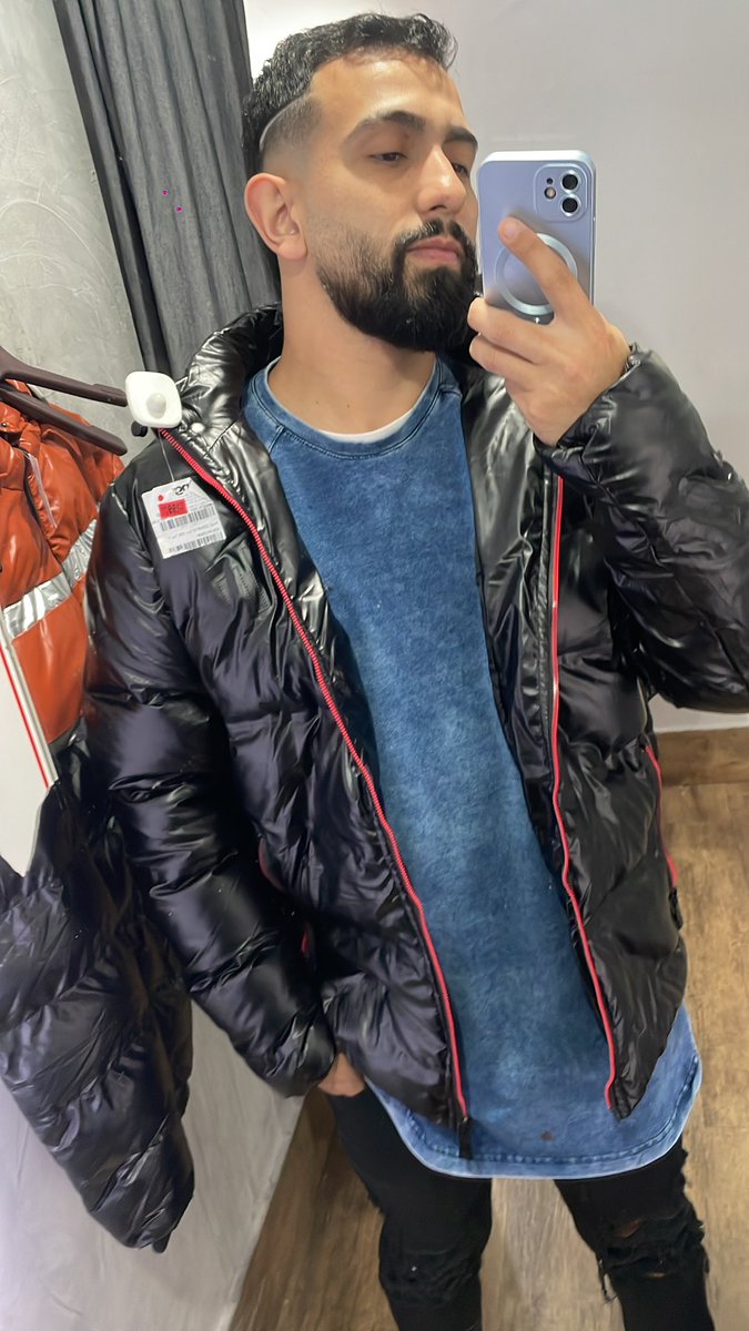 Qual das duas? Sim eu compro jaqueta no fim do inverno