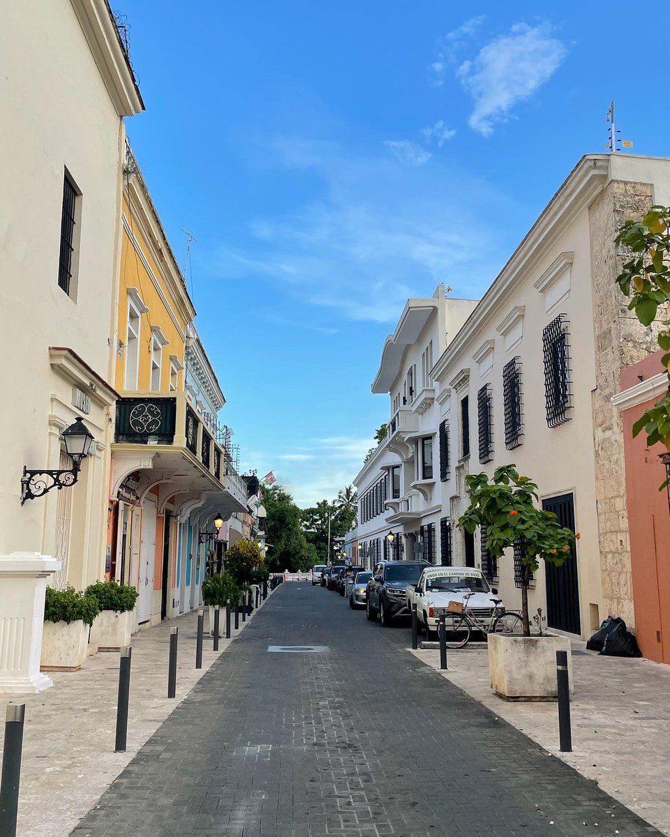monpabon's tweet photo. El Centro Histórico de Santo Domingo en República Dominicana, es desde el año 1990 Patrimonio de la Humanidad (UNESCO). 

Esta hermosa porción de ciudad amurallada resguarda varias de las edificaciones más antiguas construidas en America.

#centroshistoricos #patrimonio #memoria https://t.co/xsIHZlLizy