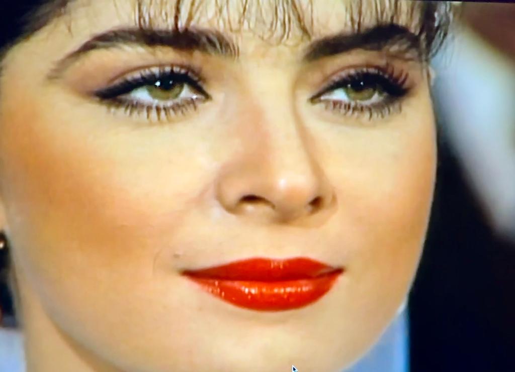 soymarycriss's tweet photo. Por el amor de DIOS GENTEEEEEEE😍Vean esos ojos verdes, no puedo resistirme a ellos 😍 vean ese rostro, esos cachetitos, vean ese cabello, vean a #VICTORIARUFFO ella es #SimplementePerfecta 😍♾️🫶 https://t.co/V2BNv2EJwq