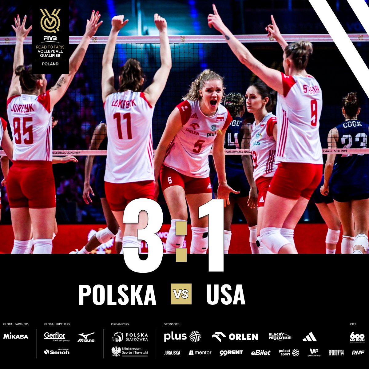 PolskaSiatkowka's tweet photo. Mamy to 💪 Reprezentacja Polski pokonuje USA i to przy niesamowitym dopingu kibiców 🇵🇱
 Ostatni mecz Olimpijskiego Turnieju Kwalifikacyjnego jutro – będziecie z nami? 😎
 
 Polska-USA 3️⃣:1️⃣ (27-25; 16-25; 25-23; 25-16) https://t.co/HnbFCvvvqQ