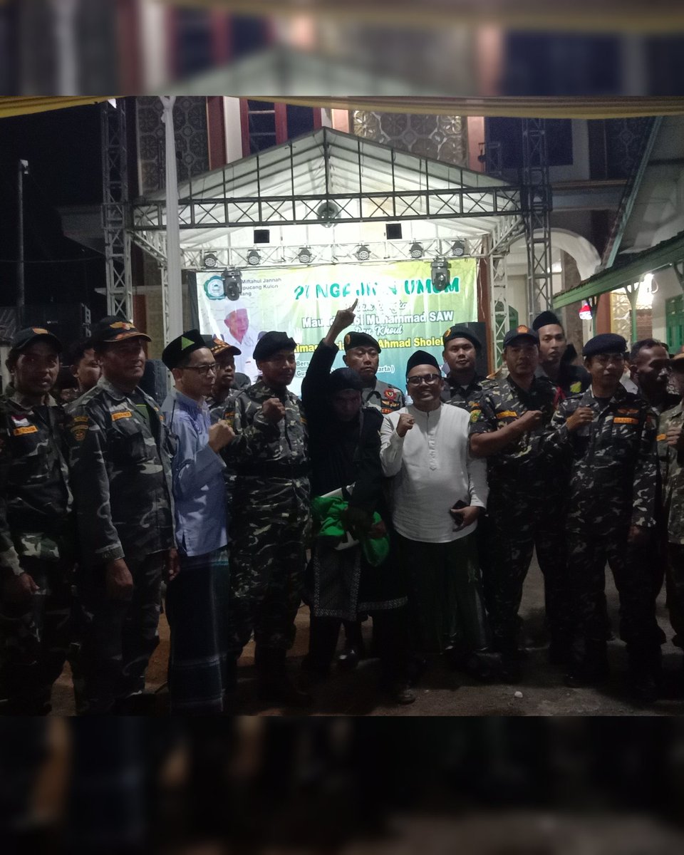 BANSER X35 YON BATANG FOTO BARENG SAMA GUS ISLAH SEHABIS PENGAJIAN UMUM KHAUL MBAH KH.AHMAD SHOLEH KE -6 ,YG DIADAKAN DPN MASJID MIFTAHUL JANNAH DESA KALIPUCANG KULON BATANG JATENG.
