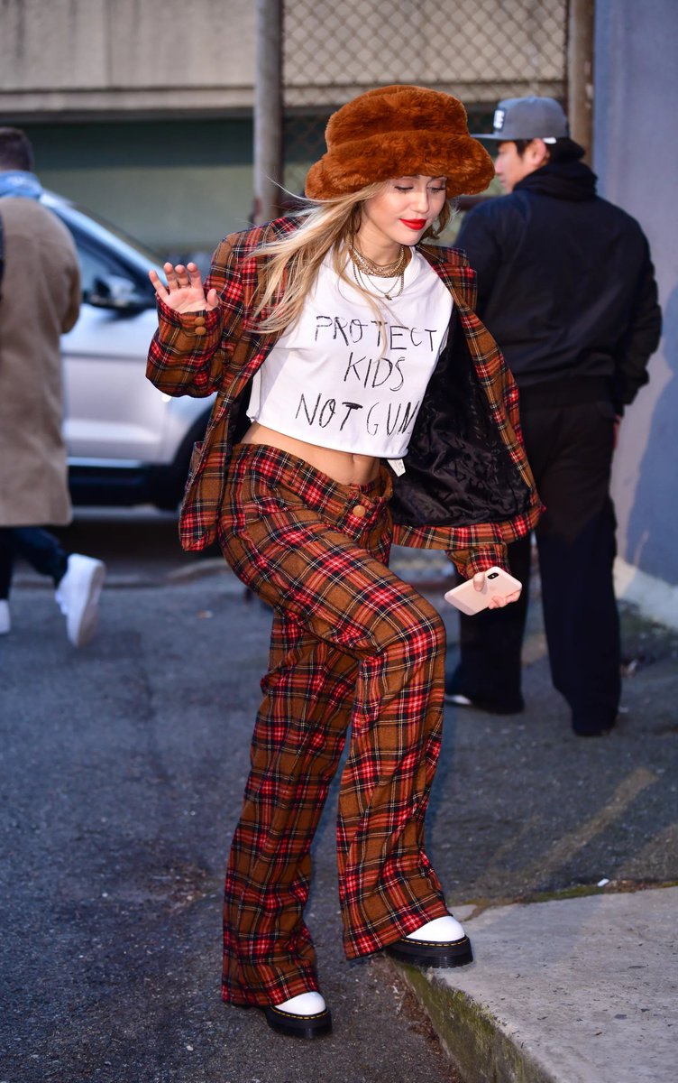 MileyUpdates tweet picture