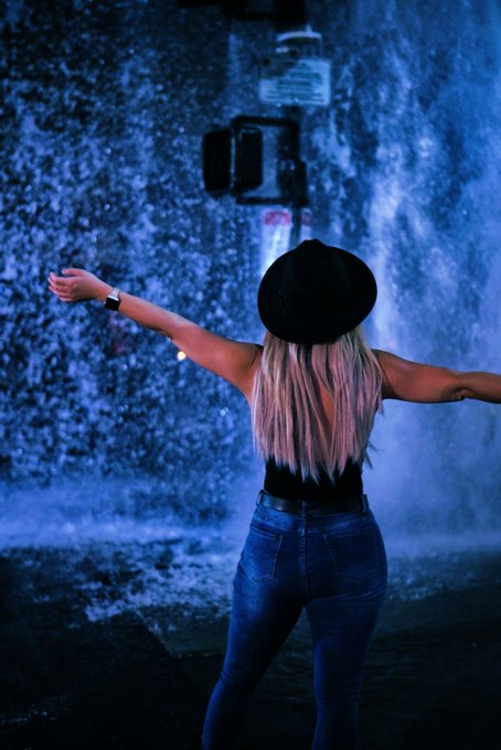 Leaving trivia night and a fire hydrant went off in Hollywood soooo 📸 https://t.co/syVC0ydPXx<a href="/tag/emergencyalertsystem"class="tags"><span>#emergencyalertsystem</span></a>