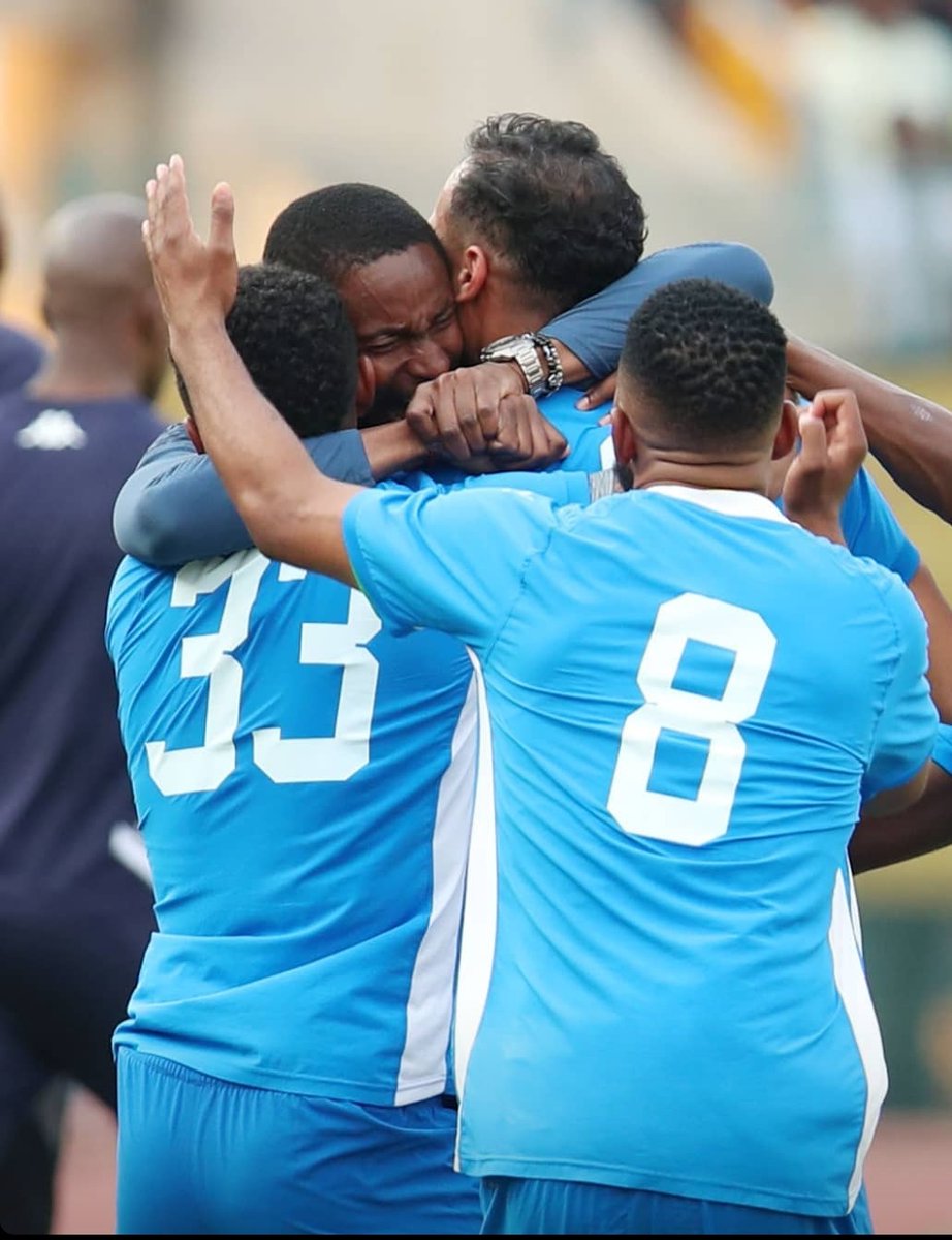 ThatoDidintle's tweet image. How it feels like ❤️❤️❤️😭😭😭 Thank you Mamelodi Sundowns #KBY