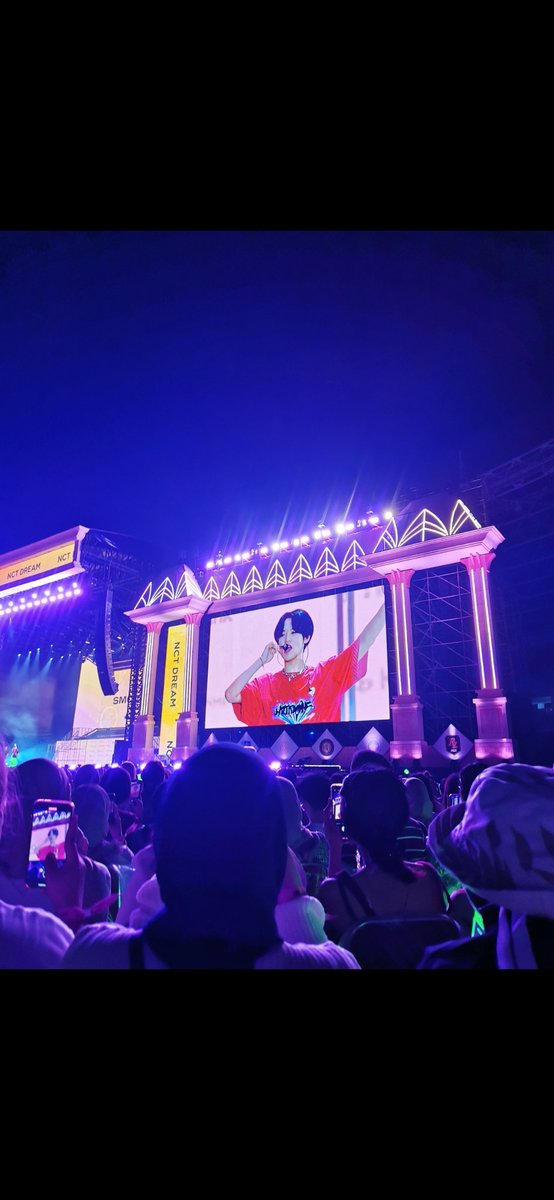230923
love you always chenle💗💗
#CHENLE
#SMTOWN_LIVE_2023_JAKARTA