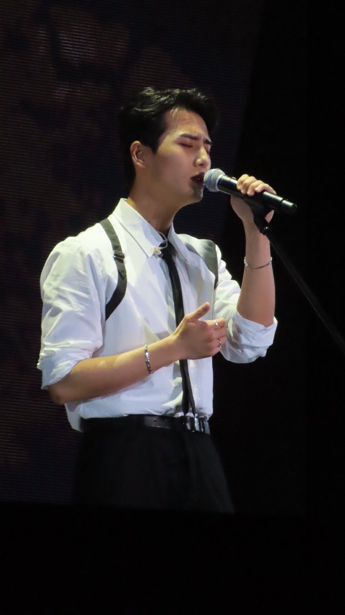 230923 아돌라콘
친구가 찍어준 영케이 .. 🥹🖤
숨쉬듯이 잘생기신거 축하드려요 🎶