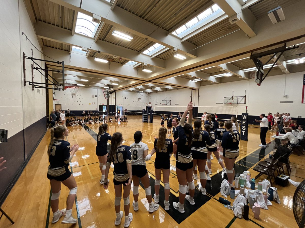 Sebsaylor's tweet photo. @BBPHSPhantoms build up to the with with @HarborfieldsHS cheering them on https://t.co/kufX3KEcmr