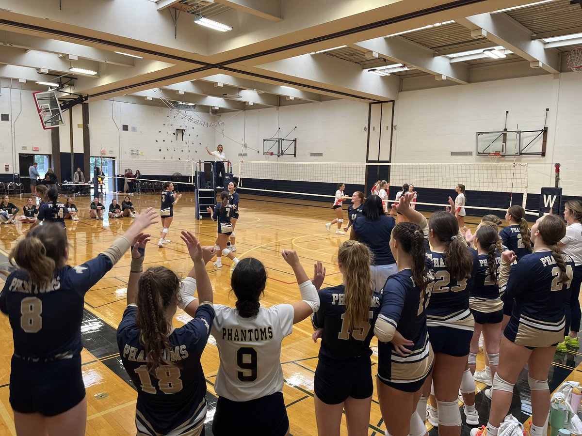 Sebsaylor's tweet photo. @BBPHSPhantoms build up to the with with @HarborfieldsHS cheering them on https://t.co/kufX3KEcmr