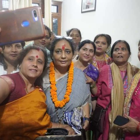 bjp4kotdwar's tweet photo. आज विधानसभा कोटद्वार झंडा चौक स्थित कैंप कार्यालय में महिला मोर्चा द्वारा  इस ऐतिहासिक निर्णय के लिए आदरणीय प्रधानमंत्री नरेंद्र मोदी जी का अभिनंदन किया। https://t.co/eeDbHoBevF