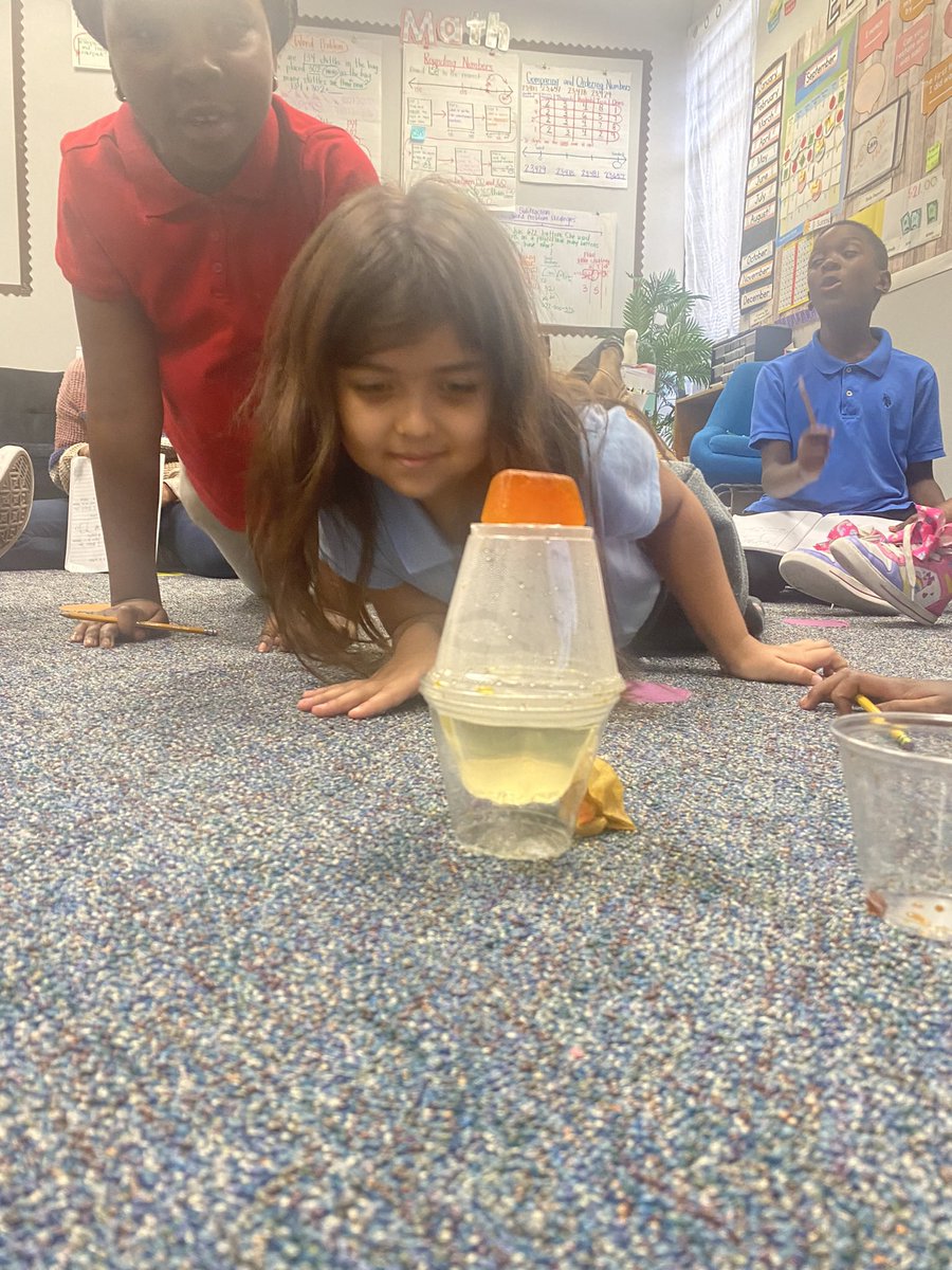 bravo_yamiles's tweet image. Exploring the Changes of Matter by adding and removing Heat 🧊☀️♨️ #thirdgradescience #WeAreHicksElem @HicksTigers