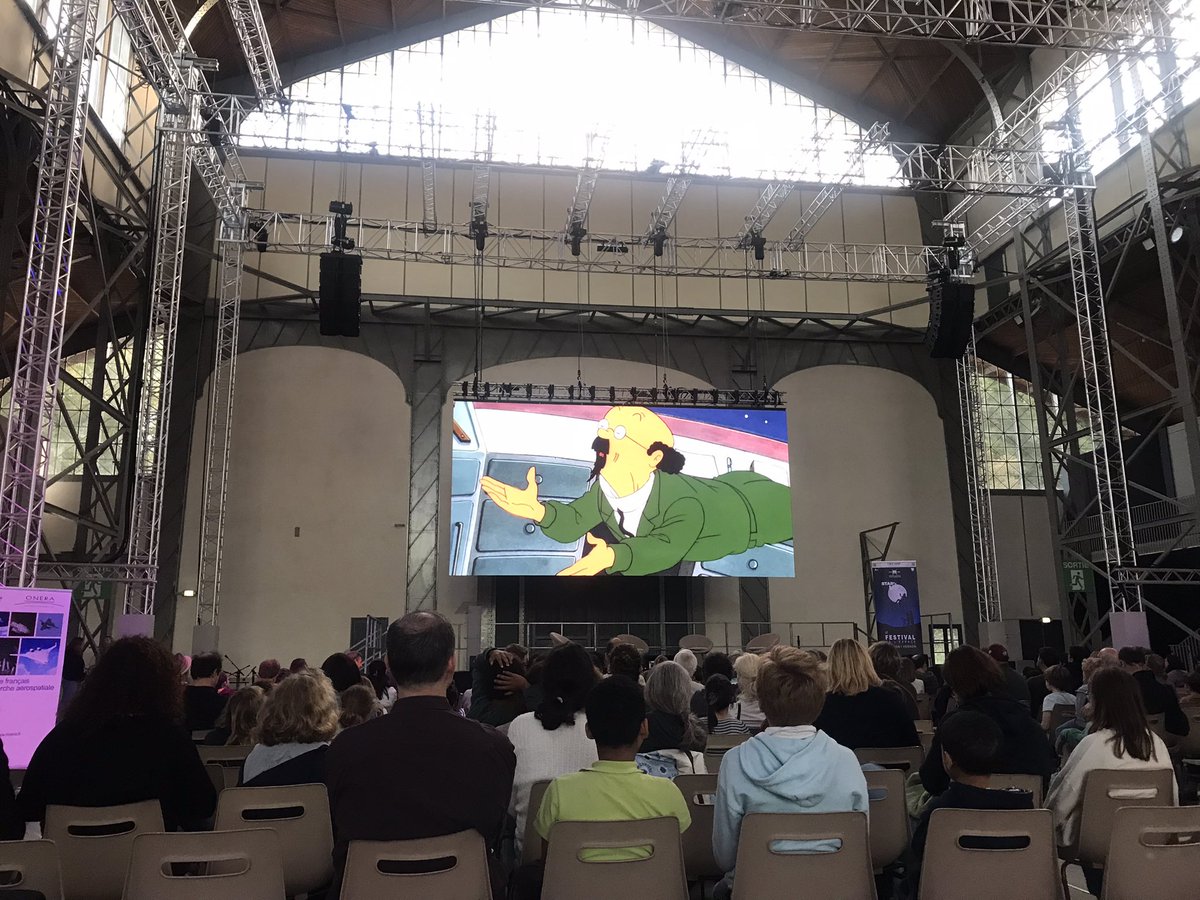 Belle opération de #vulgarisation  scientifique pour intéresser les grands et les petits à l’#espace . Salle comble pour la Projection #Tintin Objectif Lune <a href="/starsupfestival/">STAR'S UP | Le festival de l'Espace</a> 🌚🌝🌙🌖🌒🌛