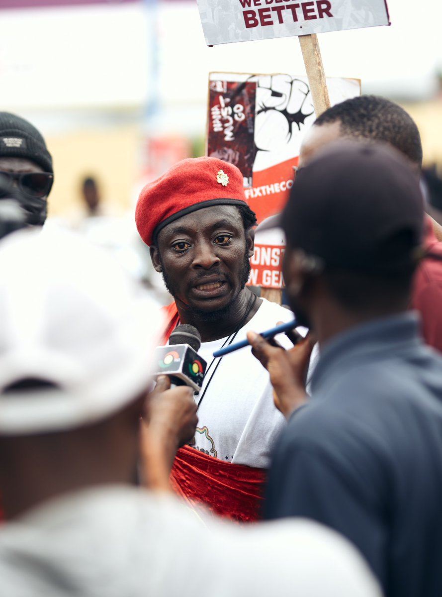 pixelkingss's tweet photo. Leading the line #occupyjulorbihouse https://t.co/0Rjr6rNPDH