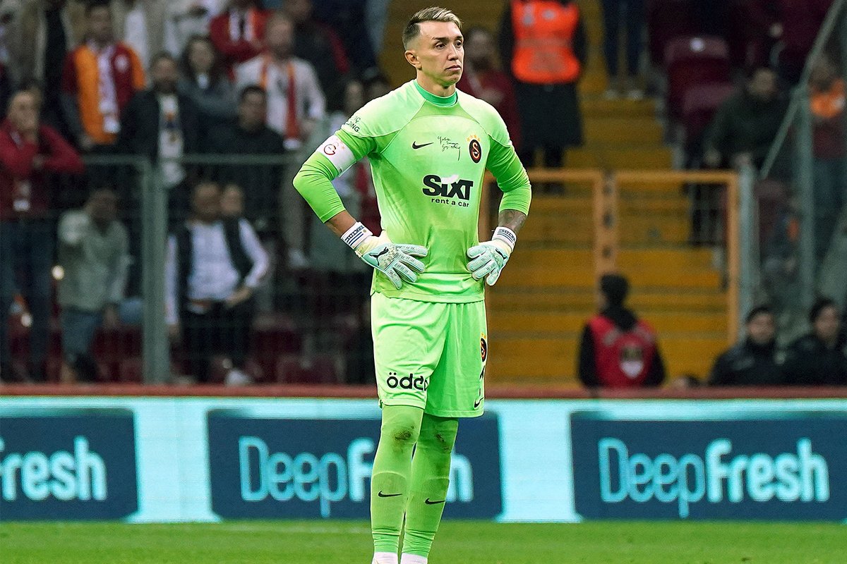 ⚽ Çağdaş Atan

👀 Muslera Gole Bakan

#ibfk2014

🦉

#İBFKvGS 

🔶🔷