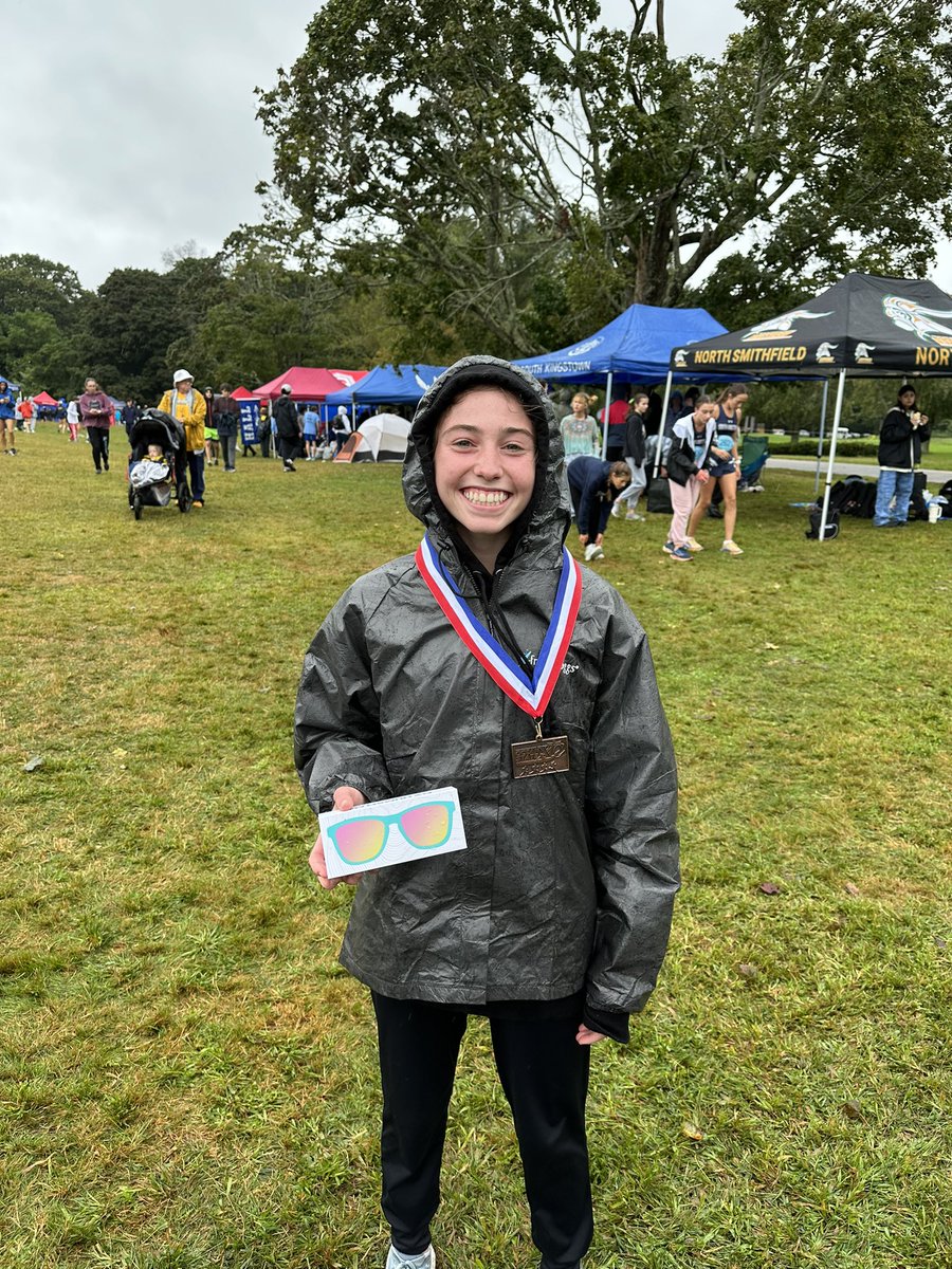 CHS_girlsxctf's tweet image. KATE. LEONARD. 
Congrats to Kate for taking 4th place at the Ocean State Invitational after a huge kick to finish! All smiles even in the rain! @_LionsAthletics