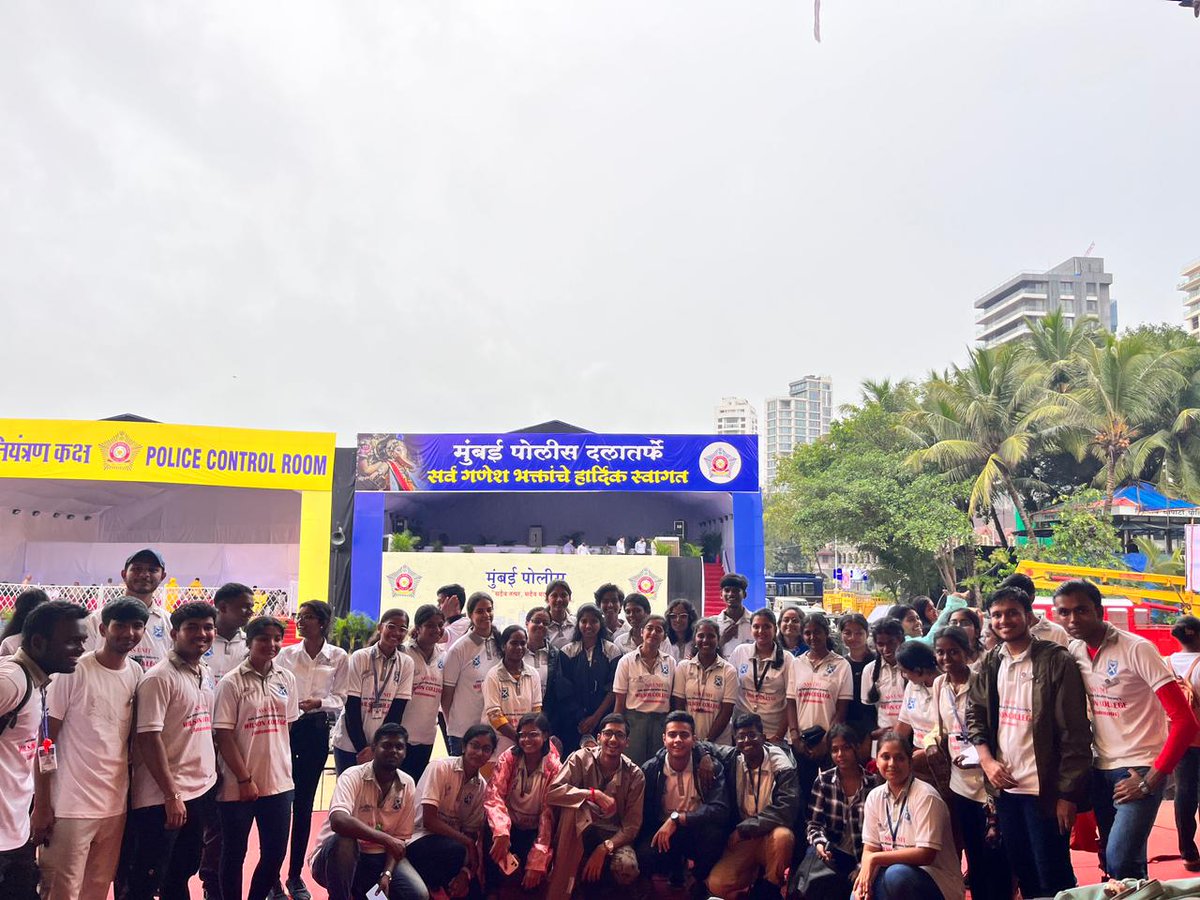 nss_unit_wilson's tweet photo. Day 2 of Crowd Controlling during Ganesh visarjan at Girgoan chowpatty in association with Gamdevi Police✨️
#GaneshVisarjan #girgoanchowpatty #gamdevipolice #nss #nssunitofwilsoncollege https://t.co/BITSV5bd8Q