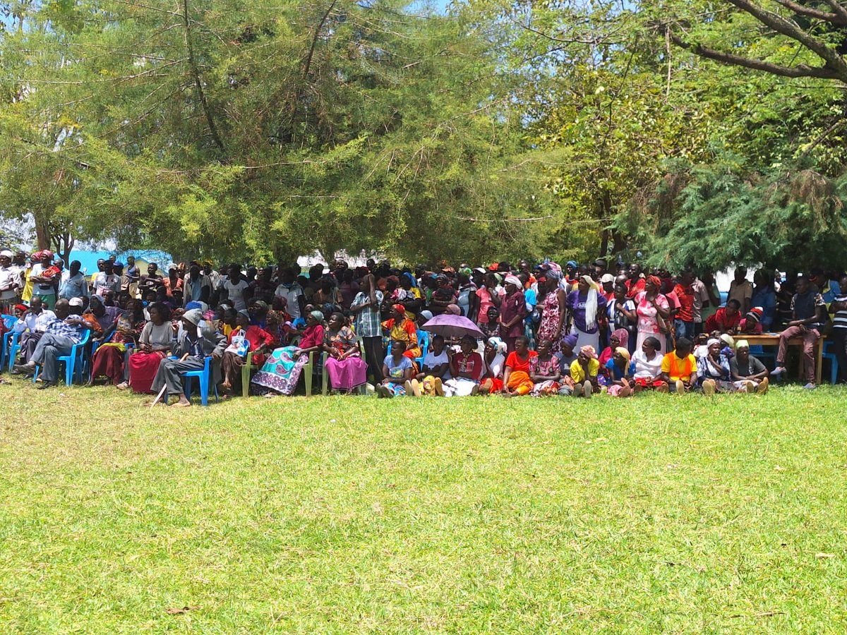 OchiengPatrick's tweet photo. #RamulaMustResistShantaGold
This public baraza was called to hear views from communities on the entry of Shanta Gold to Ramula without sufficient consultations or disclosure.../1 @odhyas @Lizie2016 @thekhrc @HakiKNCHR @jamuri40 @twajibike @irene_asuwa @orengo_james @Ujamaa_Kenya https://t.co/SR1sksIbzC