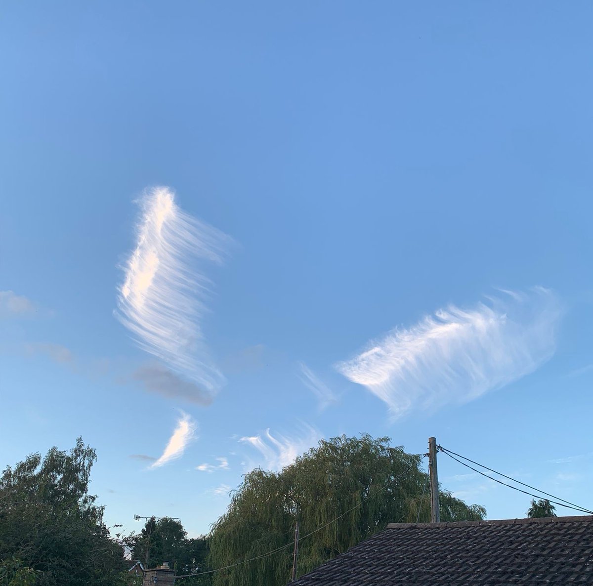 marilyn1721's tweet photo. @Schafernaker ...what sort of cloud is this? https://t.co/I9XNkYEypK