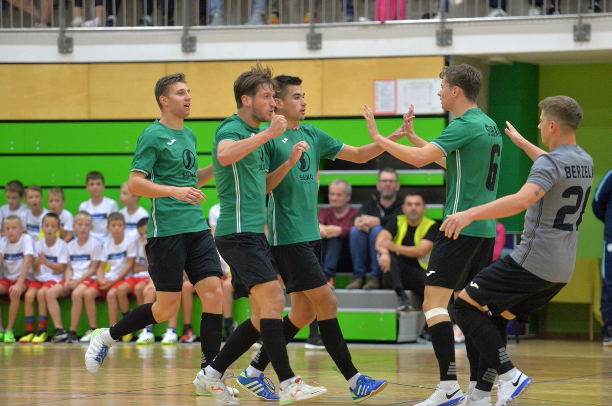 FutsalSi's tweet photo. 👉📸 Konec prvega polčasa na 20. futsal superpokalu, @SilikoFutsal vodi 1:0, gol je v 2. minuti dosegel Max Vesel https://t.co/0LSm3E1DLG