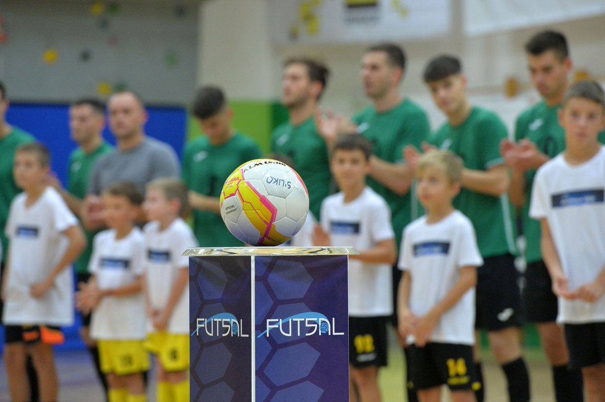 FutsalSi's tweet photo. 👉📸 Konec prvega polčasa na 20. futsal superpokalu, @SilikoFutsal vodi 1:0, gol je v 2. minuti dosegel Max Vesel https://t.co/0LSm3E1DLG