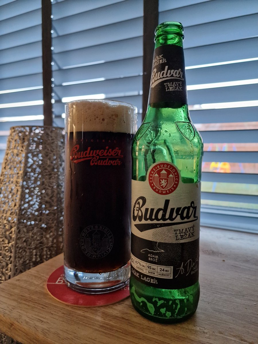 It's the first day of Autumn! Time for a dark beer!

Na zdraví! 🍻

#CzechBeer #Beer #Pivo #DarkBeer #Lager #Autumn #Budvar