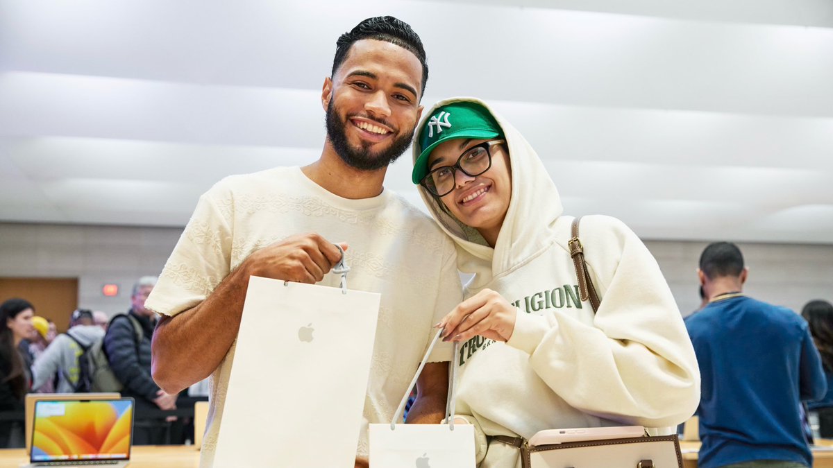 gregjoz's tweet photo. Still thinking about the incredible celebration yesterday for the launch of our new products at Apple Fifth Avenue! Our teams have gone above and beyond to bring our customers the very best. https://t.co/IaJDia0c0O