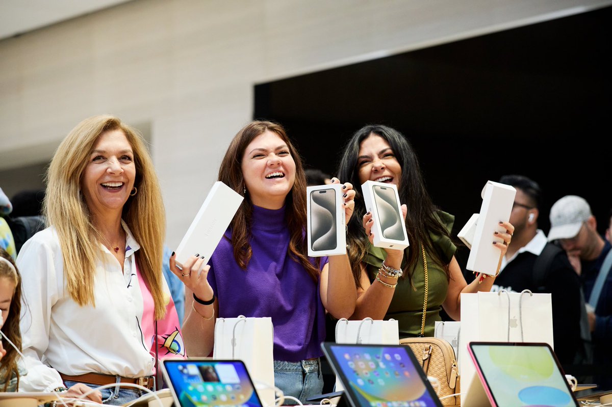 gregjoz's tweet photo. Still thinking about the incredible celebration yesterday for the launch of our new products at Apple Fifth Avenue! Our teams have gone above and beyond to bring our customers the very best. https://t.co/IaJDia0c0O